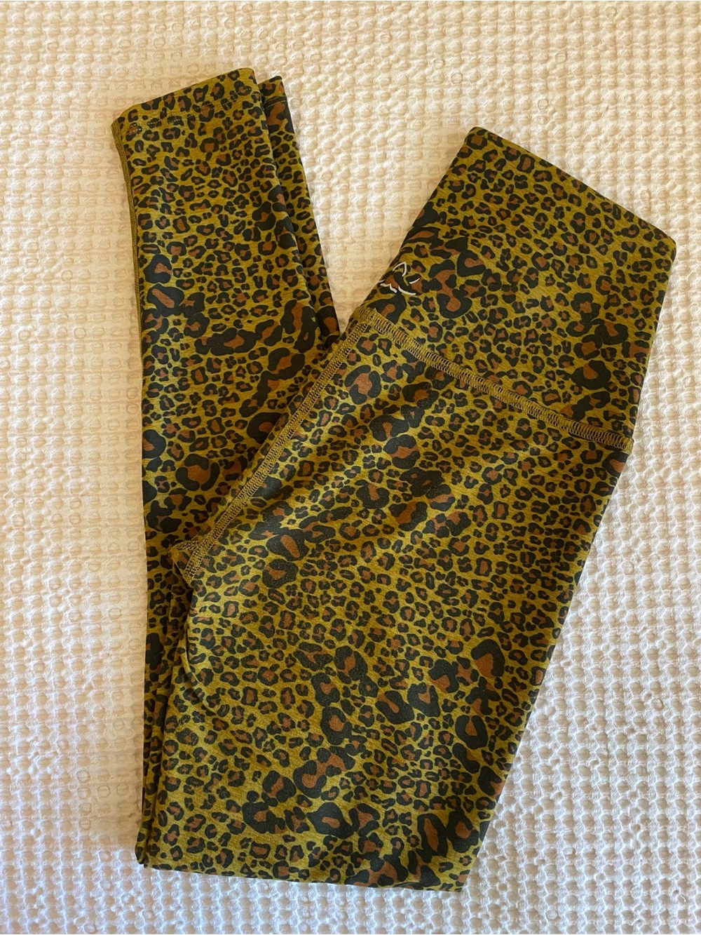 BEYOND YOGA High-Waisted Leggings in Leopard Print - XS